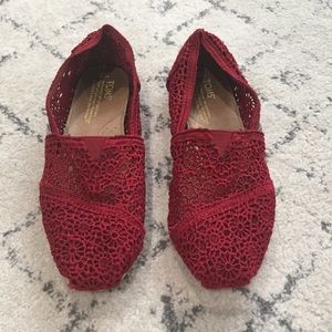 TOMS dark red lace classics